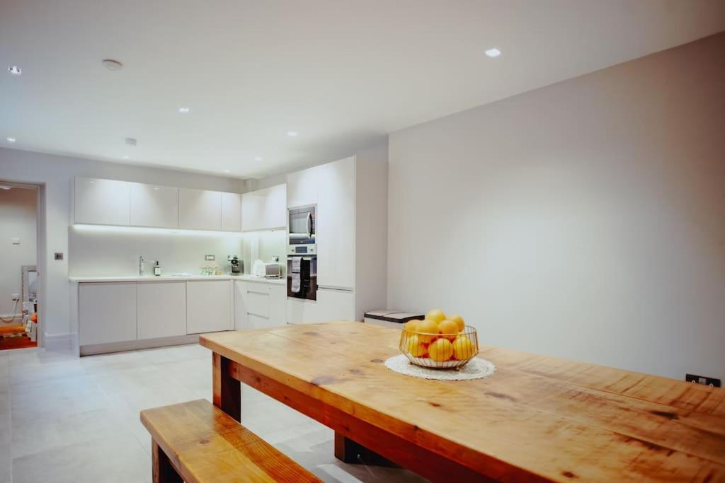3-Story Townhouse - Sleeps 8 Lägenhet Leeds  Exteriör bild
