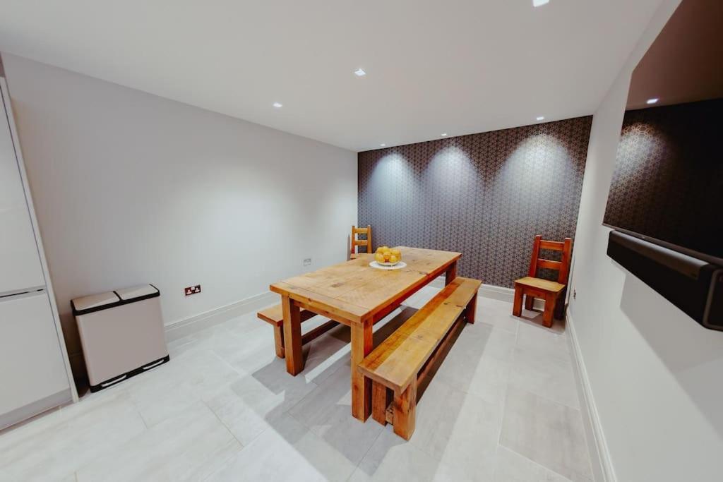 3-Story Townhouse - Sleeps 8 Lägenhet Leeds  Exteriör bild