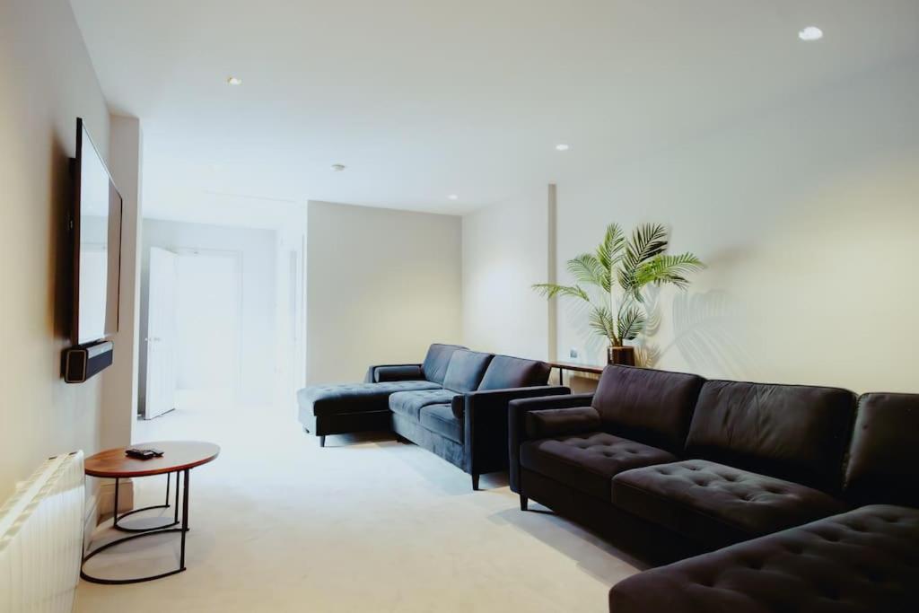 3-Story Townhouse - Sleeps 8 Lägenhet Leeds  Exteriör bild